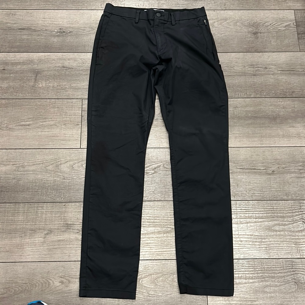 Old Navy black tech material dress pants. These are in great condition. 30x32
